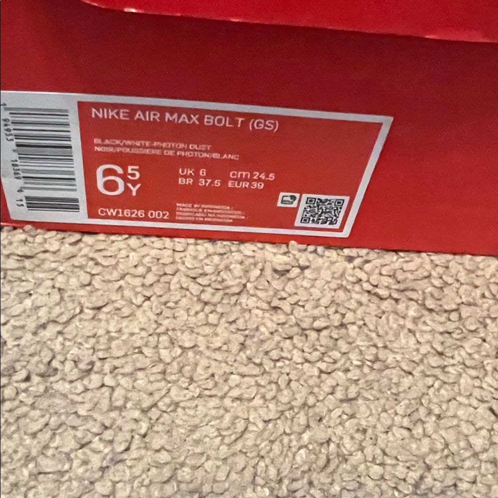Nike Air Max Bolt GS in Black and White - Picture 3 of 12